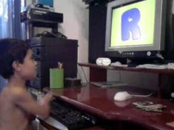 Mi hijo jugando con letritas