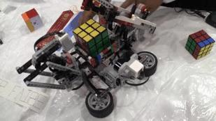 Saurabh Narain and His Homemade Lego-Based Rubik's Cube Solver (Video)